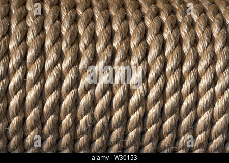 Aufgewickelt Seil Streifen bilden als Hintergrund mit Muster von Licht und Schatten schließen. Stockfoto