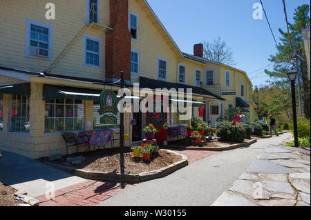 Blowing Rock, North Carolina, USA - 27. April 2019: Downtown Blowing Rock, einem beliebten Reiseziel in das Verhältnis zu den berühmten Blasen Stockfoto