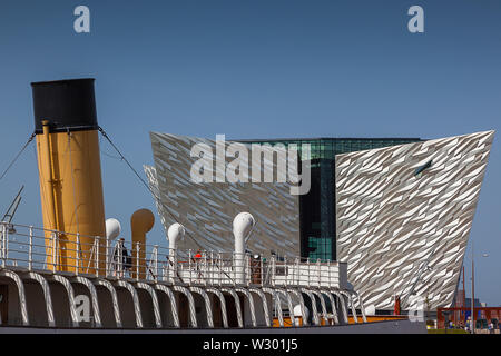 Irland, Norden, Belfast, Titanic Viertel-Besucherattraktion von SS Nomadic zart gesehen. Stockfoto