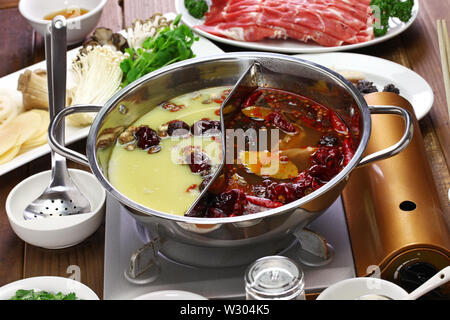 Chongqing Yin Yang hot pot, chinesische Küche Stockfoto