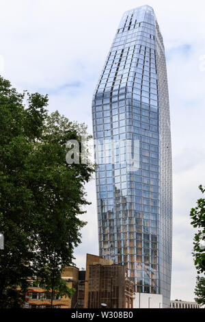 Eine Blackfriars, Skyscraper Büro und Wohnung Block von Blackfriars Road, London gesehen, der auch als Vase bekannt Stockfoto