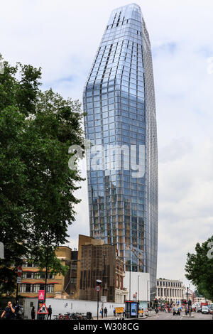 Eine Blackfriars, Skyscraper Büro und Wohnung Block von Blackfriars Road, London gesehen, der auch als Vase bekannt Stockfoto