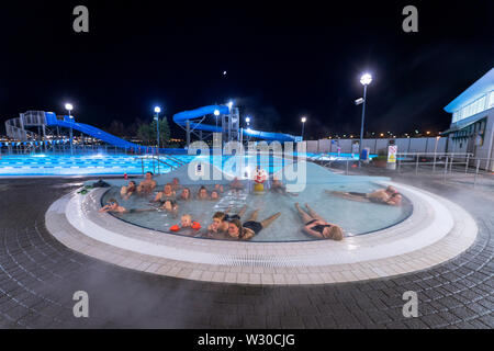 Die Grafarvogur Schwimmbad, Winter Lights Festival, Reykjavik, Island Stockfoto