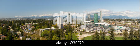 Panoramablick von Surrey Central Mall an einem sonnigen Tag. In Greater Vancouver, British Columbia, Kanada. Stockfoto