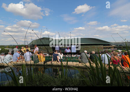 Wimbledon, UK. 11. Juli, 2019. Wimbledon Tennis Championships. Aorangi Terrasse, Henman Hill, der Wimbledon Championships 2019, 2019 Quelle: Allstar Bildarchiv/Alamy leben Nachrichten Stockfoto