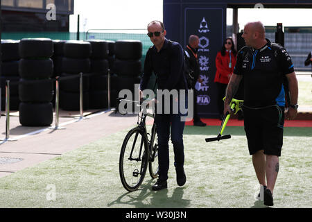 Silverstone, Northampton, Großbritannien. 11. Juli 2019. F1 Grand Prix von Großbritannien, Treiber Anreise Tag; ROKiT Williams Racing, Robert Kubica Quelle: Aktion Plus Sport Bilder/Alamy leben Nachrichten Stockfoto