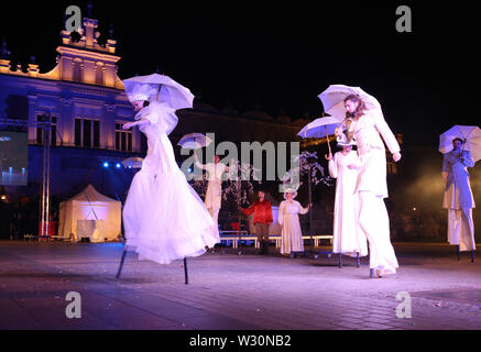 Krakau. Krakau. Polen. Straßentheater FestivaI. Internationale jährliche Veranstaltung, Konferenz der Künstler auf der Straße durchführen. Grand Finale. Stockfoto