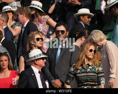 London, Großbritannien. 10. Juli 2019. LONDON, ENGLAND - Juli 10: MenÕs Singles Viertel Finale Match bei Tag neun der Meisterschaften - Wimbledon 2019 bei All England Lawn Tennis und Croquet Club am 10. Juli 2019 in London, England. Personen: Atmosphäre VIP Royal Box Credit: Stürme Media Group/Alamy leben Nachrichten Stockfoto