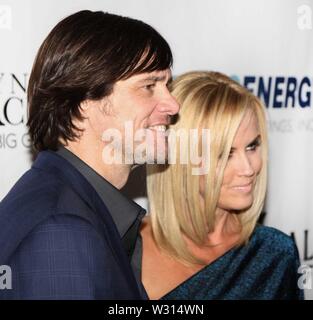 Jim Carrey und Jenny McCarthy 2010 Foto von JR Davis/CelebrityArchaeology.com Stockfoto