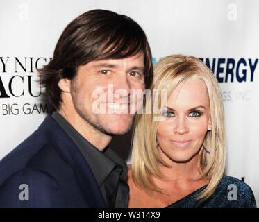 Jim Carrey und Jenny McCarthy 2010 Foto von JR Davis/CelebrityArchaeology.com Stockfoto