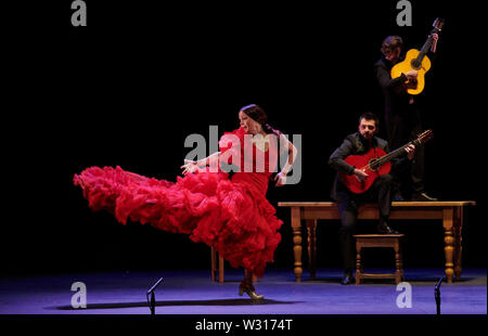 Sadler's Wells, Großbritannien. 11. Juli 2019. Olga Pericet führt "Die Dorn, davon geträumt, eine Blume oder die Blume, träumte von einer Tänzerin" im Rahmen der 16. jährlichen Flamenco-Festival in Sadler's Wells Theatre, London. Quelle: Thomas Bowles/Alamy leben Nachrichten Stockfoto