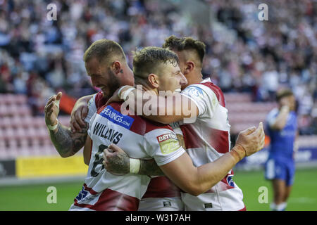 5. Juli 2019, DW Stadium, Wigan, England; Betfred Super League, Runden 21, Wigan Warriors vs Rumpf KR; George Williams (6) von Wigan Warriors feiert seinen Versuchen Credit: Mark Cosgrove/News Bilder Stockfoto