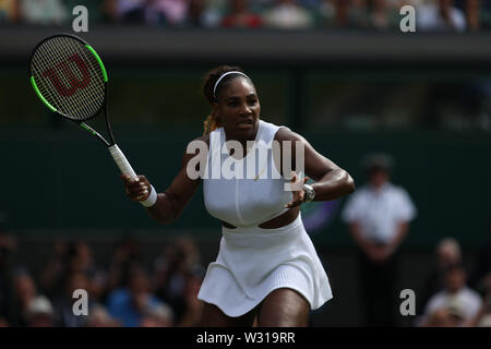 London, Großbritannien. 11. Juli, 2019. LONDON, ENGLAND - 11. Juli: Serena Williams nimmt an Tag 10 der Wimbledon Tennis Meisterschaften an der All England Lawn Tennis und Croquet Club am 11. Juli 2019 in London, England: Serena Williams Credit: Stürme Media Group/Alamy leben Nachrichten Stockfoto