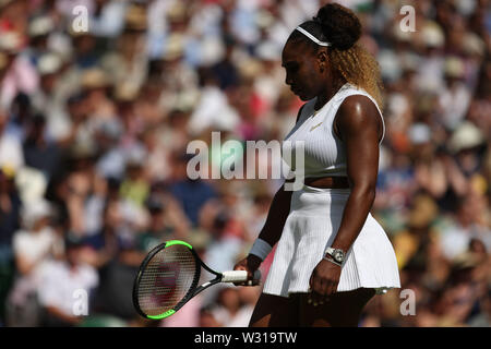 London, Großbritannien. 11. Juli, 2019. LONDON, ENGLAND - 11. Juli: Serena Williams nimmt an Tag 10 der Wimbledon Tennis Meisterschaften an der All England Lawn Tennis und Croquet Club am 11. Juli 2019 in London, England: Serena Williams Credit: Stürme Media Group/Alamy leben Nachrichten Stockfoto