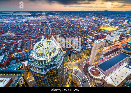 Boston, Massachusetts, USA Stadtbild in der Abenddämmerung. Stockfoto