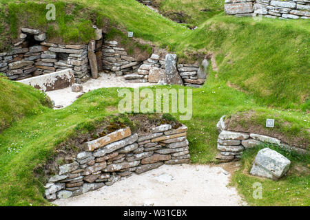 Skara Brae ist ein aus Stein gebauten jungsteinzeitliche Siedlung, gelegen an der Bucht von Skaill an der Westküste des Festlandes, die größte Insel der Orkney archipe Stockfoto