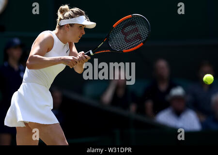 Wimbledon, UK. 11. Juli 2019, den All England Lawn Tennis und Croquet Club, Wimbledon, England, Wimbledon Tennis Turnier, Tag 10; Elina Svitolina (UKR) mit einem Rückhandschlag zu Simona Halep (ROM) Credit: Aktion Plus Sport Bilder/Alamy leben Nachrichten Stockfoto