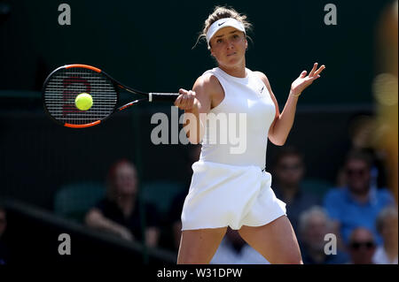 Wimbledon, UK. 11. Juli 2019, den All England Lawn Tennis und Croquet Club, Wimbledon, England, Wimbledon Tennis Turnier, Tag 10; Elina Svitolina (UKR) mit einer Vorhand zu Simona Halep (ROM) Credit: Aktion Plus Sport Bilder/Alamy leben Nachrichten Stockfoto