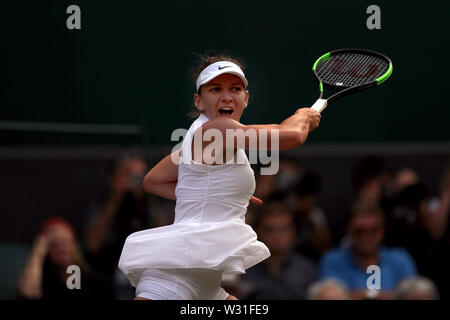 Wimbledon, UK. 11. Juli, 2019. Simona Halep bei ihrem Sieg über Elina Svitolina in der Frauen Halbfinale in Wimbledon heute. Quelle: Adam Stoltman/Alamy leben Nachrichten Stockfoto