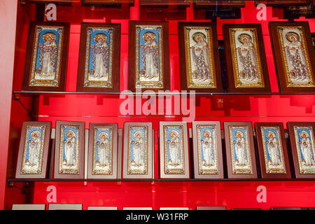 Demre, Türkei - 21. Mai 2019: Orthodoxe Ikonen auf der Ladentheke Stockfoto