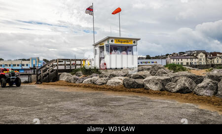 RNLI Lookout post auf das Vorland in New Brighton. Stockfoto