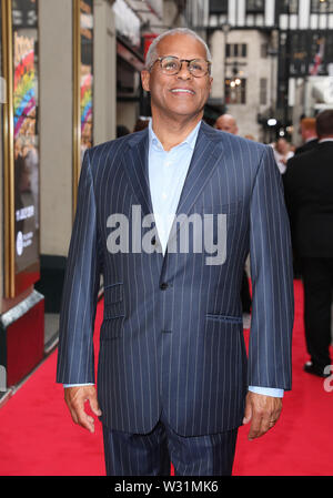 Gary Wilmot ankommen für die Presse Nacht für Joseph und das erstaunliche Technicolor Dreamcoat im London Palladium. Stockfoto