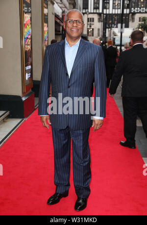 Gary Wilmot ankommen für die Presse Nacht für Joseph und das erstaunliche Technicolor Dreamcoat im London Palladium. Stockfoto