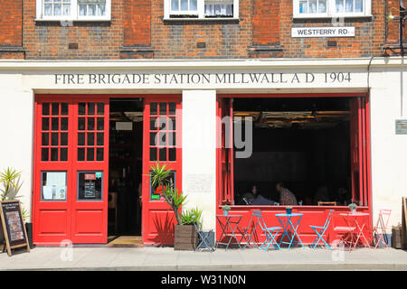 Die alte Millwall Fire Station Restaurant, das türkische Essen, auf Westferry Road, auf der Isle of Dogs, East London, UK Stockfoto