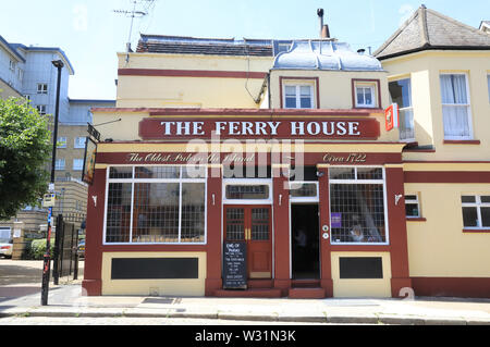 Die Fähre House, das älteste Pub - ca. 1772 - auf der Isle of Dogs, auf der East Ferry Road, East London, UK Stockfoto