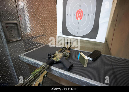 M4 Gewehr mit 300 blk Munition auf ein Gewehr Spektrum USA Vereinigte Staaten von Amerika Stockfoto