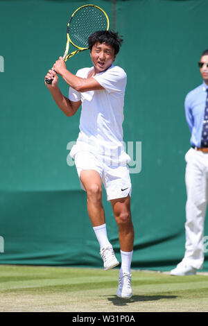 Wimbledon, London, UK. 11. Juli 2019. Shintaro Mochizuki von Japan während der Junge singles Viertel-Finale von Wimbledon Lawn Tennis Championships gegen Anton Matusevich von Großbritannien an der All England Lawn Tennis und Croquet Club in London, England am 11. Juli 2019. Quelle: LBA/Alamy leben Nachrichten Stockfoto