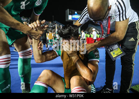 Suez, Ägypten. 11. Juli, 2019. Die algerischen Bagdad Bounedjah reagiert nach dem Abpfiff des 2019 Afrika Cup von Quartal Nationen letzte Fußballspiel zwischen Côte d'Ivoire und Algerien am Suez Stadion entfernt. Credit: Oliver Weiken/dpa/Alamy leben Nachrichten Stockfoto