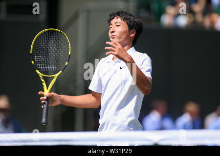 Wimbledon, London, UK. 11. Juli 2019. Shintaro Mochizuki von Japan während der Junge singles Viertel-Finale von Wimbledon Lawn Tennis Championships gegen Anton Matusevich von Großbritannien an der All England Lawn Tennis und Croquet Club in London, England am 11. Juli 2019. Quelle: LBA/Alamy leben Nachrichten Stockfoto