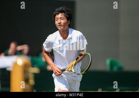 Wimbledon, London, UK. 11. Juli 2019. Shintaro Mochizuki von Japan während der Junge singles Viertel-Finale von Wimbledon Lawn Tennis Championships gegen Anton Matusevich von Großbritannien an der All England Lawn Tennis und Croquet Club in London, England am 11. Juli 2019. Quelle: LBA/Alamy leben Nachrichten Stockfoto