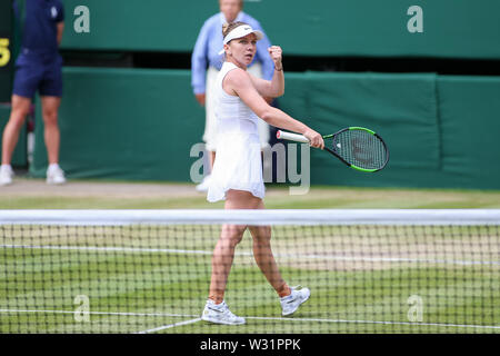 Wimbledon, London, UK. 11. Juli 2019. Simona Halep von Rumänien reagiert während der Frauen singles Halbfinale von Wimbledon Lawn Tennis Championships gegen Elina Svitolina der Ukraine bei den All England Lawn Tennis und Croquet Club in London, England am 11. Juli 2019. Quelle: LBA/Alamy leben Nachrichten Stockfoto