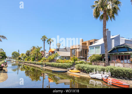 Venedig, Vereinigte Staaten - 21. MAI 2015: Häuser auf der Venice Beach Kanäle in Kalifornien. Stockfoto