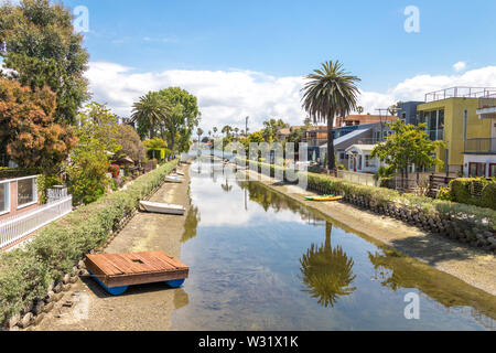 Venedig, Vereinigte Staaten - 21. MAI 2015: Häuser auf der Venice Beach Kanäle in Kalifornien. Stockfoto