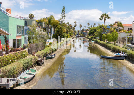 Venedig, Vereinigte Staaten - 21. MAI 2015: Häuser auf der Venice Beach Kanäle in Kalifornien. Stockfoto