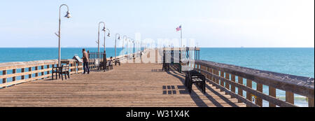 Venedig, Vereinigte Staaten - 21. MAI 2015: Ventura historischen hölzernen Pier in Los Angeles USA Stockfoto