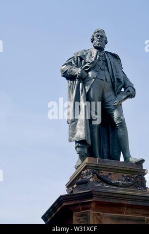 Statue von William Chambers in Edinburgh. Stockfoto