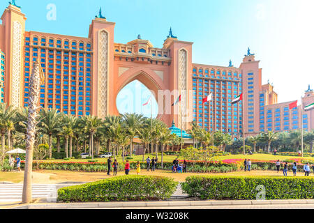 DUBAI, VAE - Januar 16: Atlantis, The Palm Hotel in Dubai, UAE am 16. Januar 2014. Das Hotel verfügt über 1539 Zimmer. Stockfoto