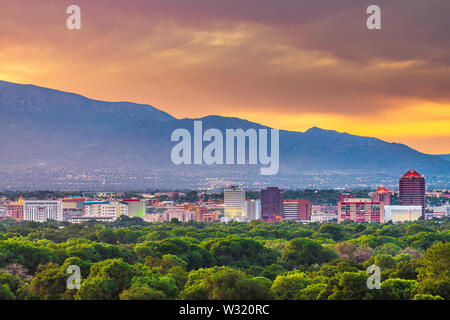 Albuquerque, New Mexico, USA downtown Stadtbild in der Dämmerung. Stockfoto