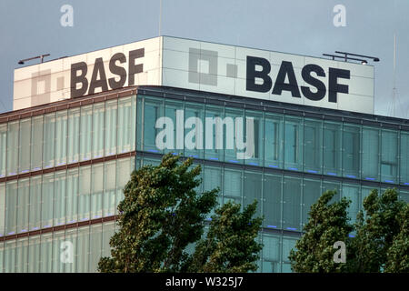 Basf-Logo auf dem Dach Gebäude, Berlin Deutschland Stockfoto