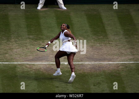 Wimbledon, Großbritannien - 11 Juli 2019 - Serena Williams bei ihrem Sieg über Barbora Strycova bei den Frauen Halbfinale in Wimbledon heute. Stockfoto