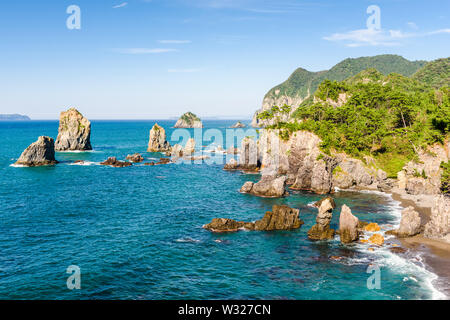 Omijima Insel, Yamaguchi, Japan felsigen Küste auf dem Meer von Japan. Stockfoto