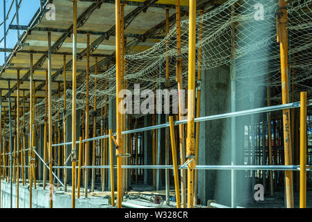 Gerüst Holding die Pfeiler eine Schalung aus einige Gebäude im Bau. Stockfoto