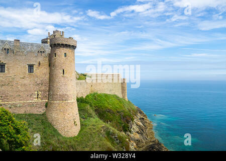 Xiv Jahrhundert, mittelalterliche Burg Fort La Latte, Bretagne, Frankreich. Stockfoto