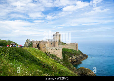 Xiv Jahrhundert, mittelalterliche Burg Fort La Latte, Bretagne, Frankreich. Stockfoto