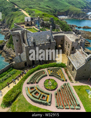 Xiv Jahrhundert, mittelalterliche Burg Fort La Latte Luftaufnahme, Bretagne, Frankreich. Stockfoto