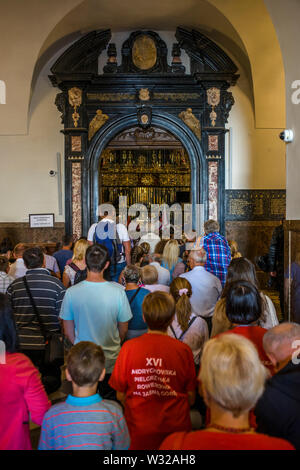 Im Inneren der Kapelle, wo die Ikone der Schwarzen Madonna von Tschenstochau, Polen 2018. Stockfoto